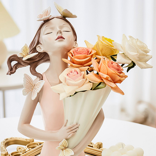 Güzel Kız Çiçek Vazosu