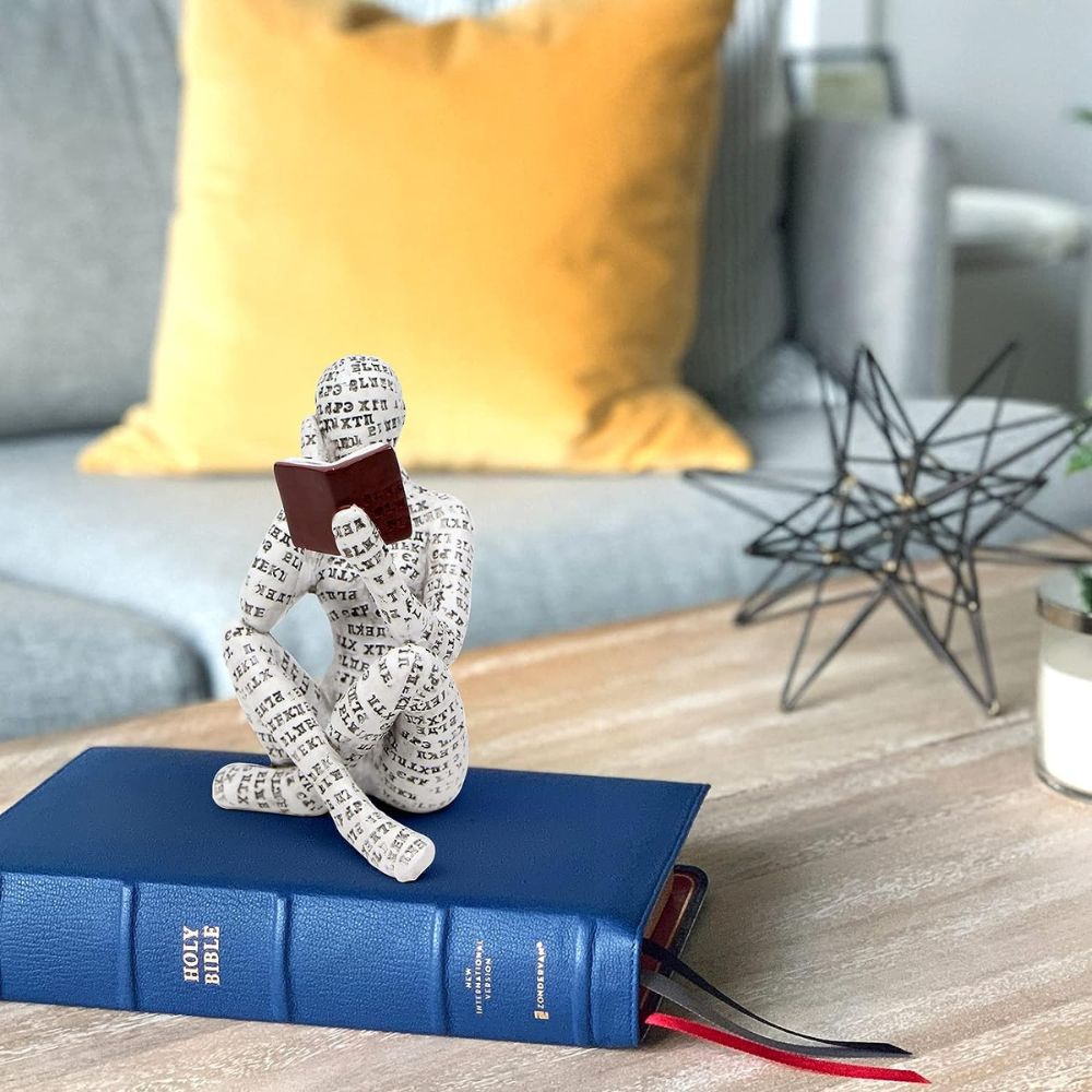 Kitap kurdu Heykeli